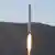 Esta foto proporcionada por el gobierno de Corea del Norte, muestra el lanzamiento de un cohete llevando el satélite de prueba. Los periodistas independientes no tuvieron acceso para cubrir el evento. (18.12.2022)