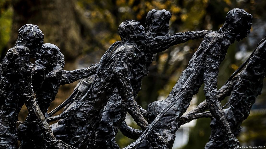 To μνημείο κατά της δουλείας σε πάρκο του Άμστερνταμ