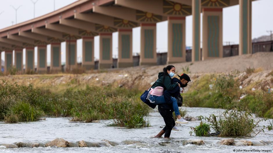 Migrant crisis State of emergency in the border city of El Paso DW