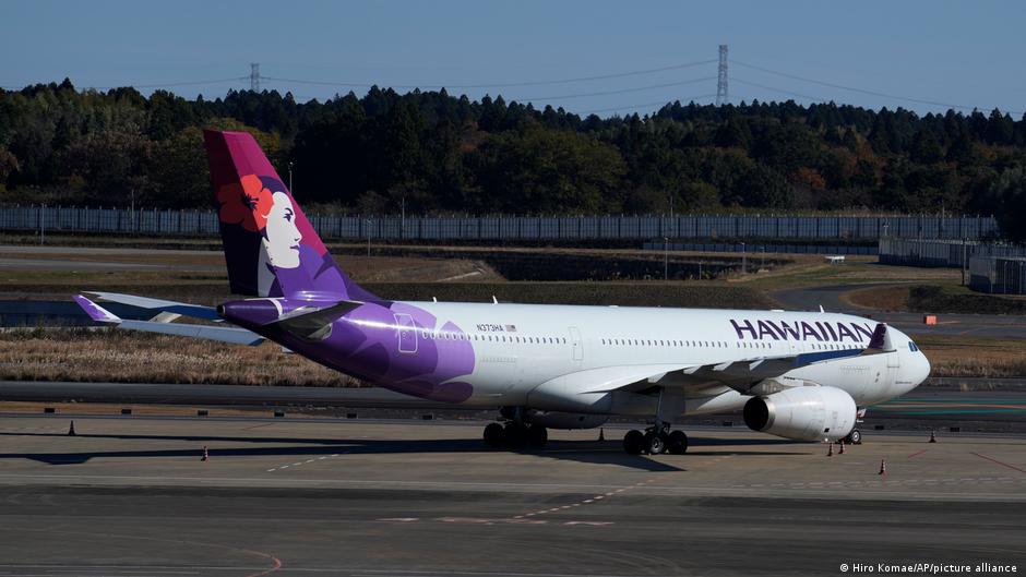 US to investigate Hawaii flight after turbulence injuries DW 12/19/2022