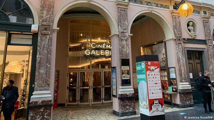 U strogom centru Brisela, u Cinema Galeries Royal prikazan snimak predstave: Srebrenica. Kad mi ubijeni ustanemo