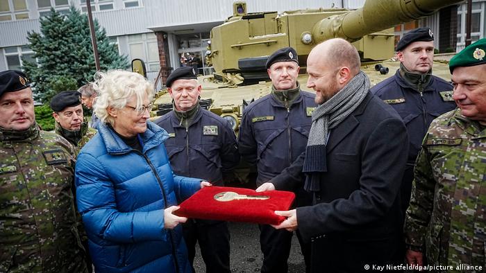 Die damalige Bundesverteidigungsministerin Christine Lambrecht und ihr Kollege Jaroslav Nad Mitte Dezember in der Slowakei