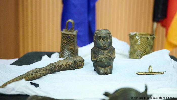 Objektet e kthyera prej bronzi ne Abuja