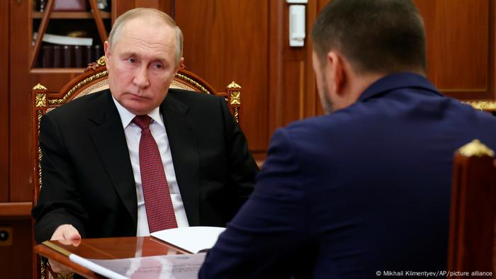 Russland I Wladimir Putin und Denis Pushilin
