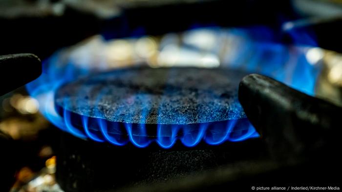 Blaue Gasflamme am Gasherd