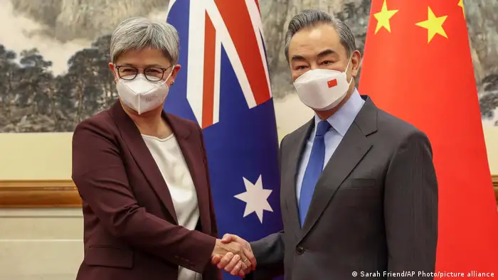 澳大利亚外长黄英贤曾于2022年12月访问北京，并与时任中国外长的王毅会晤（资料照）