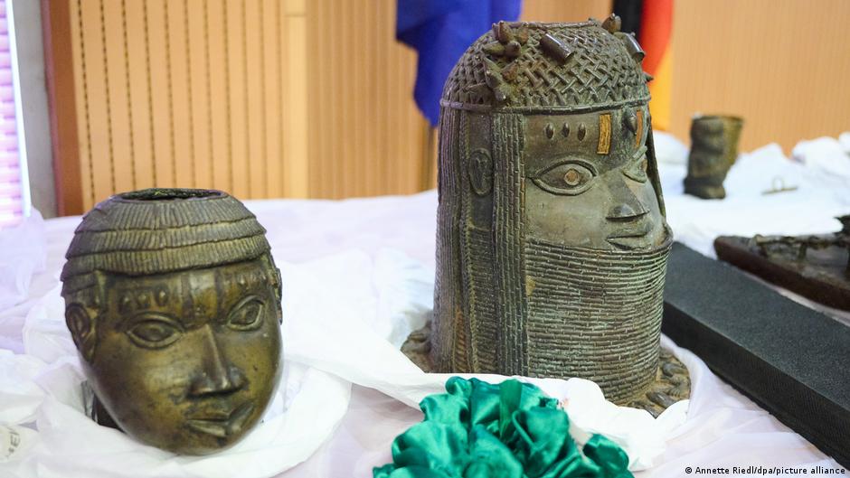 New game explores colonial-era debate over looted artifacts – DW – 11/13/2025