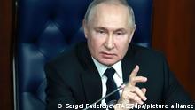 21.12.2022, Moskau***
+++++DIESES FOTO WIRD VON DER RUSSISCHEN STAATSAGENTUR TASS ZUR VERFÜGUNG GESTELLT.+++++
[RUSSIA, MOSCOW - DECEMBER 21, 2022: Russias President Vladimir Putin speaks during an extended meeting of the Russian Defence Ministry Board at the National Defence Management Centre. Sergei Fadeichev/TASS]