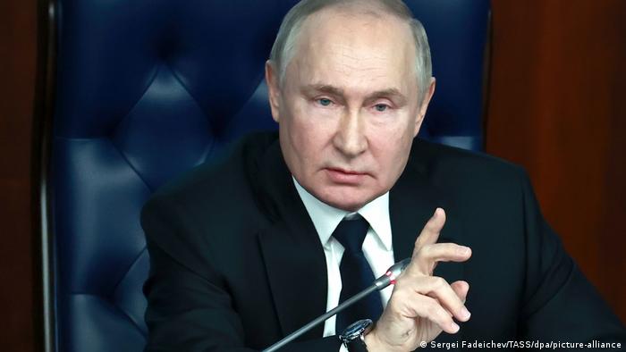 Der russische Präsident Wladimir Putin hält bei der Sitzung des Verteidigungsministeriums in Moskau eine Rede
