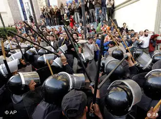 开罗示威人群与警方