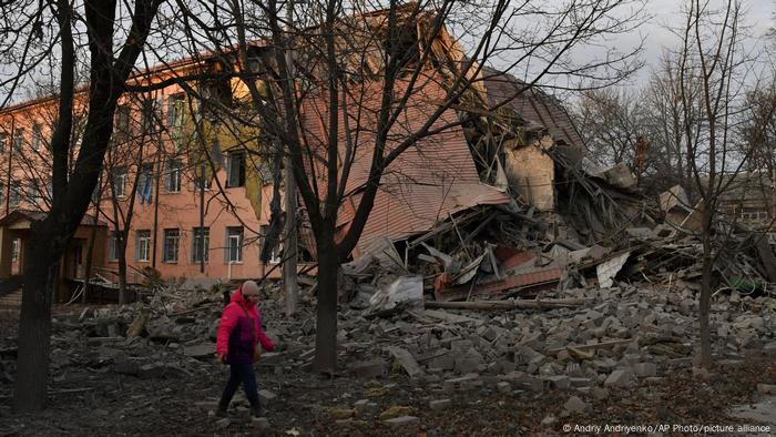 Zerstörtes Schulgebäude in Kramatorsk in der Region Donezk