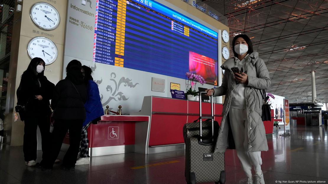 Pekin Havalimanı'nda yolcular - (13.12.2022)