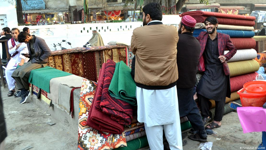 پاکستان غیر قانوني افغان مهاجرو ته د نومبر میاشتې تر لومړۍ وخت ورکړې چې ووځي که نه جایدادونه او کاروبارونه به ېې ضبط او خپله به جبراً اخراج کړي پاکستان غیر قانوني افغان مهاجرو ته د نومبر میاشتې تر لومړۍ وخت ورکړې چې ووځي که نه جایدادونه او کاروبارونه به ېې ضبط او خپله به جبراً اخراج کړي