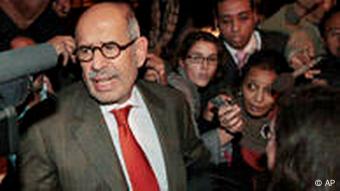 Mohamed El Baradei Mohamed ElBaradei Ankunft in Kairo Proteste gegen das Mubarak Regime Ägypten