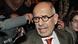 Mohammed El Baradei umringt von Reportern auf dem Flughafen von Kairo (Foto: AP) Mohammed El Baradei umringt von Reportern auf dem Flughafen von Kairo (Foto: AP)