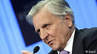 European Central Bank President Jean Claude Trichet speaks during a session at the World Economic Forum in Davos, Switzerland on Thursday, Jan. 27, 2011. Focus shifts on Thursday to the future of the euro and the issue of climate change. (Foto:Virginia Mayo/AP/dapd)