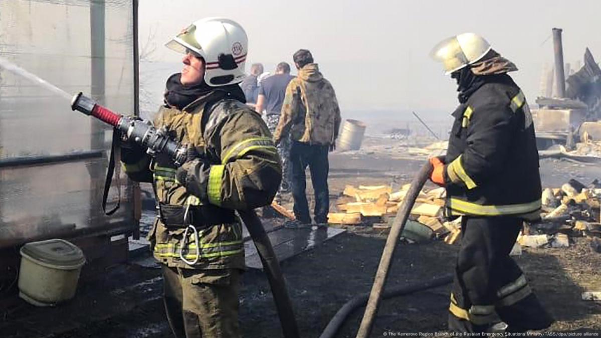 В Кемерово вспыхнул сильный пожар на складе пиротехники – DW – 26.08.2023