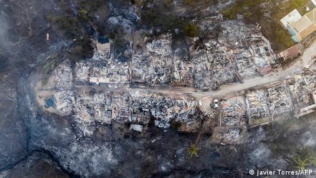 Vista aérea de una zona de viviendas destruida por el fuego en la parte alta de Viña del Mar, en la región de Valparaíso.
