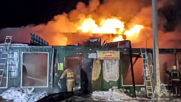 Una casa de reposo de ancianos se incendia.