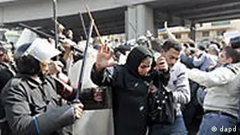 Ägypten Proteste Polizei in Kairo Demonstranten Frau