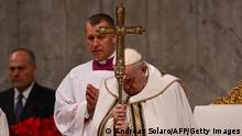 Papst feiert frühe Christmette im Petersdom