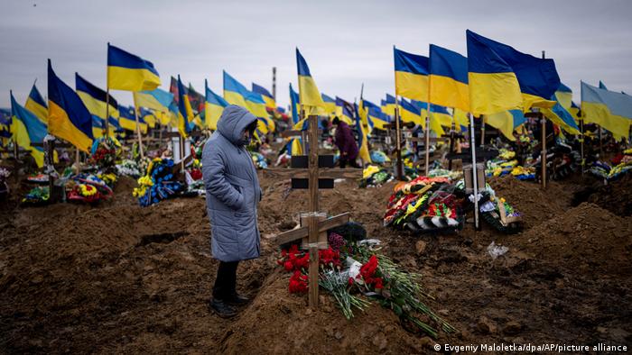 Гробове на украински войници край Харков
