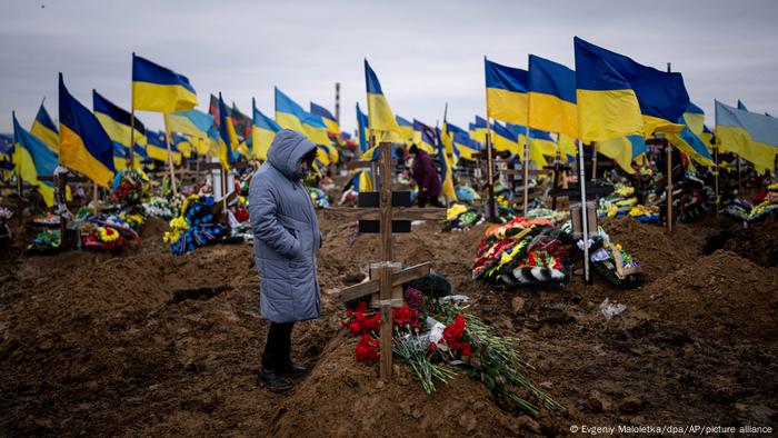 Ukraine Krieg Gräber bei Charkiw