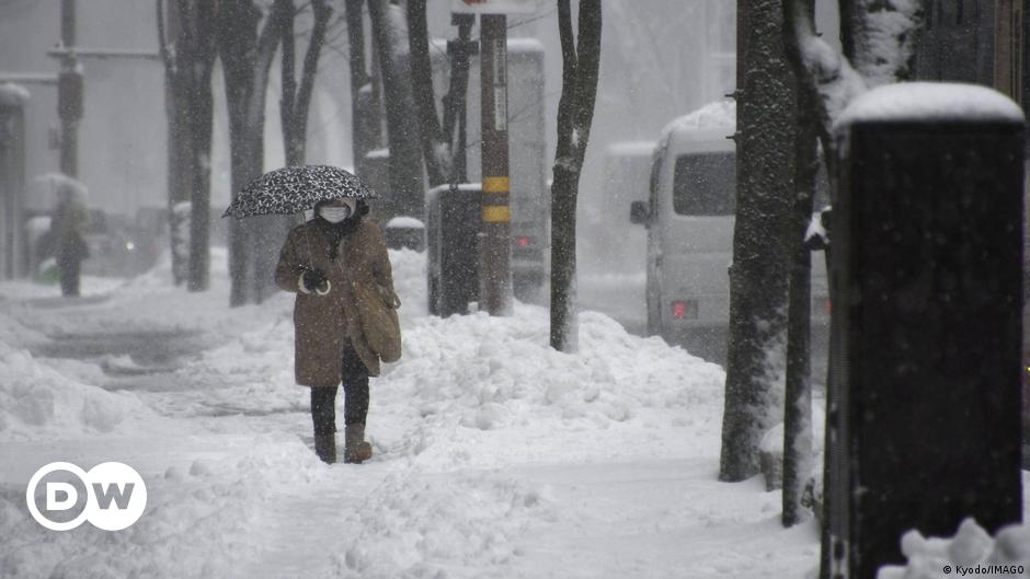 日本大雪で17人死亡、90人以上負傷 – DW – 2022年12月26日