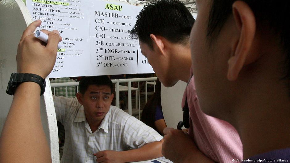 Philippines: 400,000 seafarers fear sailing ban – DW – 12/26/2022 - Vimarsana News