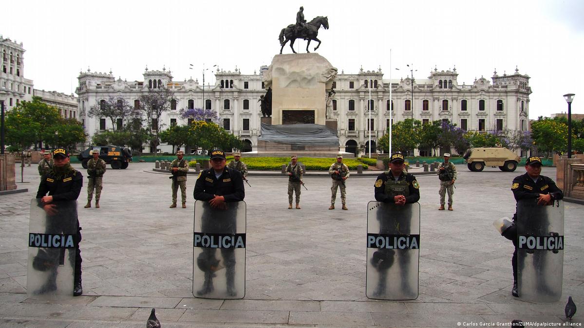 Perú declara estado de emergencia en Lima por violencia