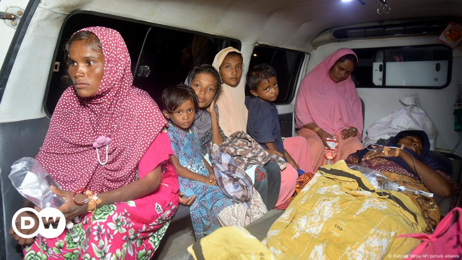 Pengungsi Rohingya yang kelelahan tiba di Indonesia |  Asia Saat Ini |  DW