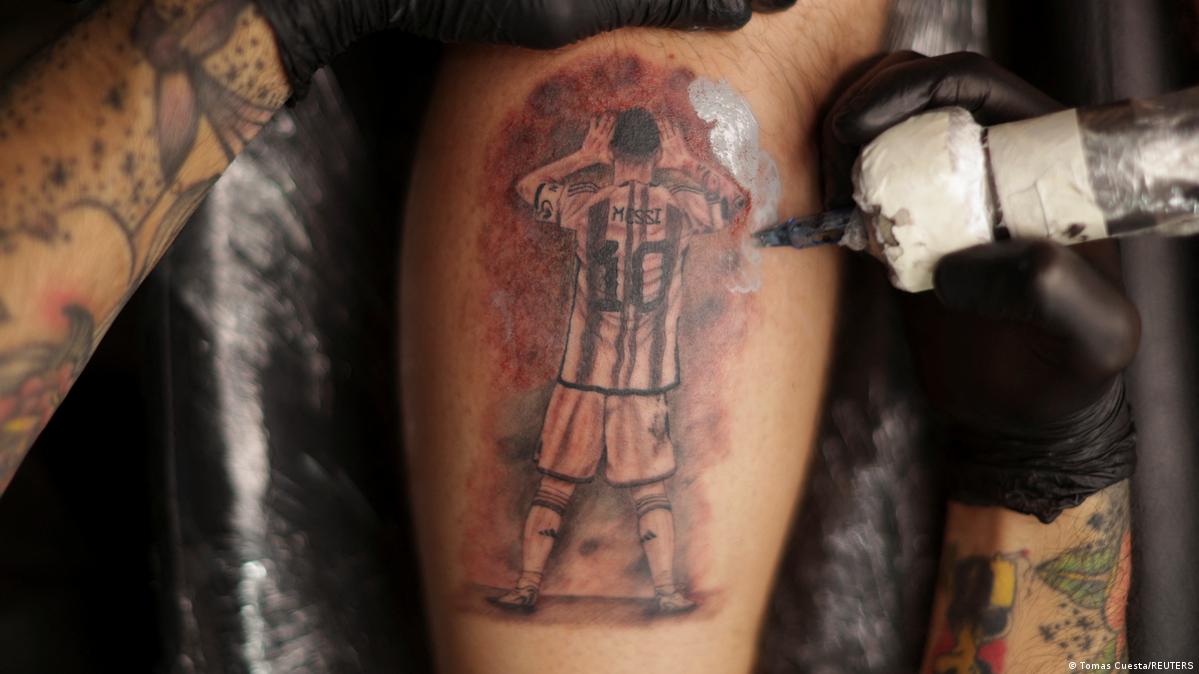 نتائج مرعبة: الوشم يزيد خطر الإصابة بالسرطان – DW – 2024/5/28, image size:1199x674