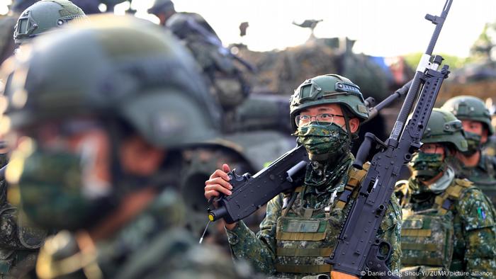 Китай продължава да изпраща военни части в Тайванския проток. С