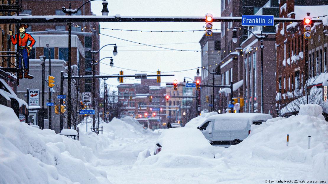Potpuno zatrpan snijegom: američki grad Buffalo