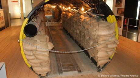 Die Rekonstruktion eines Spionage-Tunnels von den Amerikanern und Briten gebaut. Zu sehen im AlliiertenMuseum in Berlin