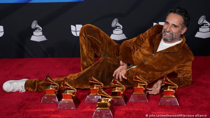 Jorge Drexler con sus siete Grammys.
