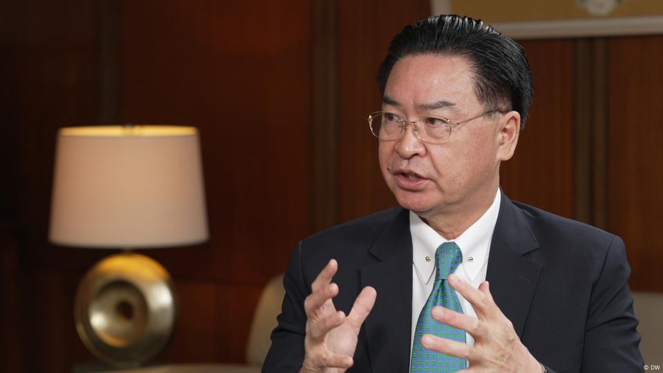 Taiwan | Außenminister Joseph Wu im Interview mit der DW