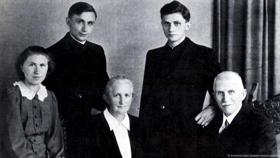 Jozef Racinger (gore desno) sa porodicom