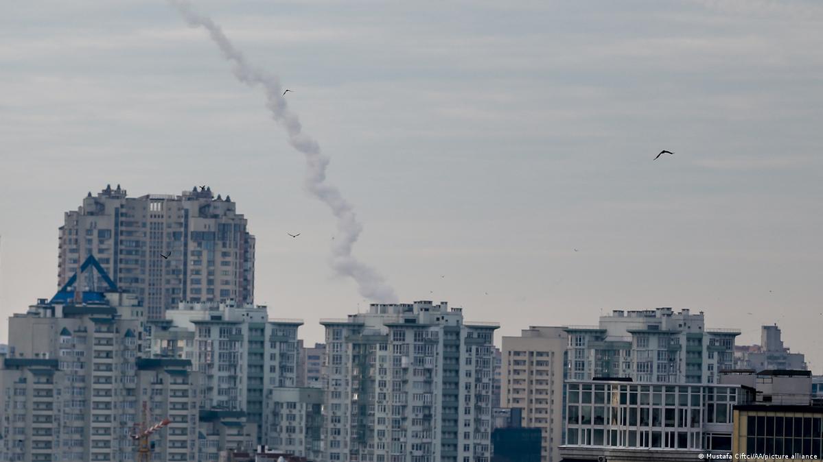 Ukraine updates: Russian missile barrage hits Ukraine