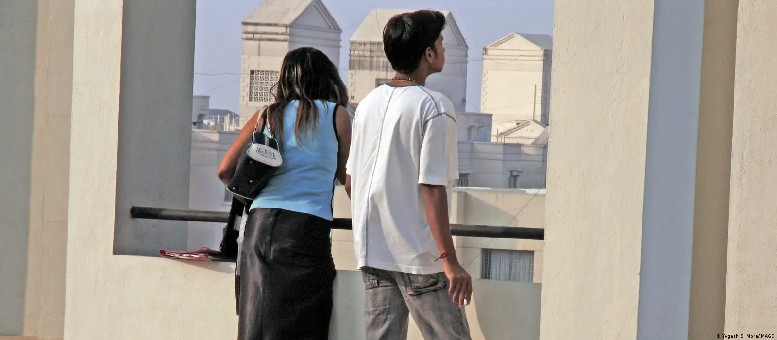 4 Sal Ki Bachi Xxx - India: Calls to lower age of consent to 16 over teen romance â€“ DW â€“  12/29/2022