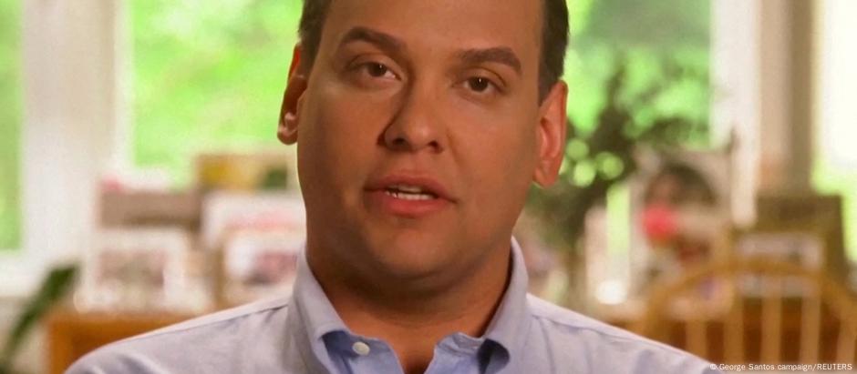 Santos, de 34 anos, admitiu que mentiu sobre seu currículo e origens familiares