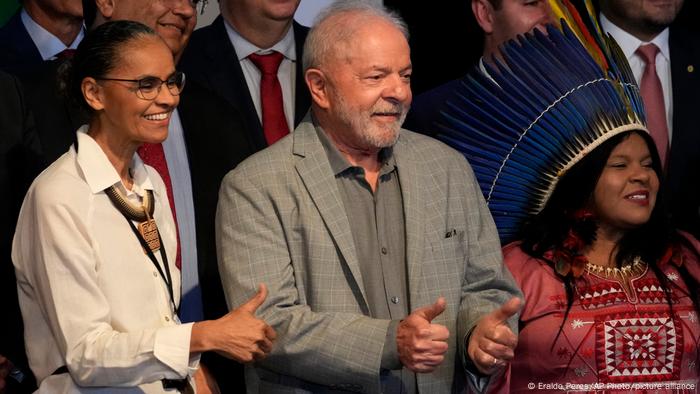 Marina da Silva, Lula e Sonia Guajajara protagonizaram cerimônia no Palácio do Planalto (foto de 29/12/2022)