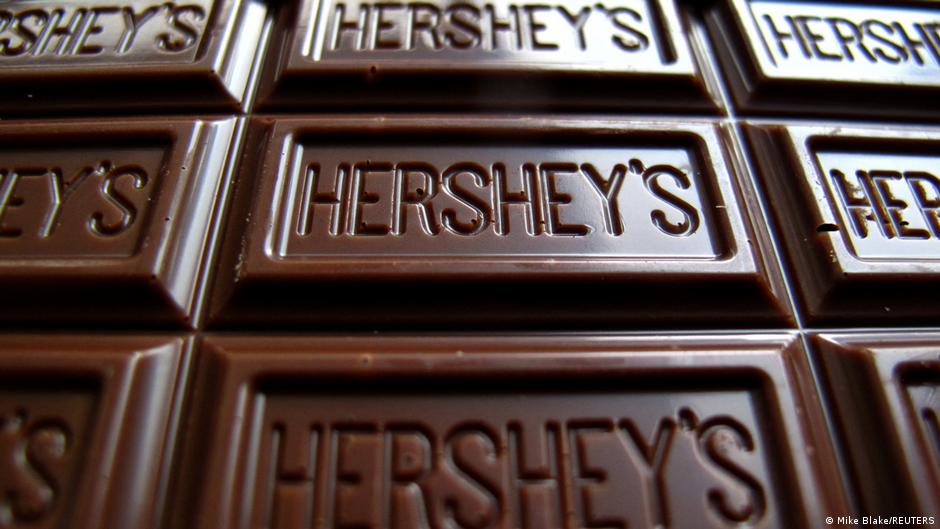 Demandan a Hershey's por niveles de metal en sus chocolates DW 30