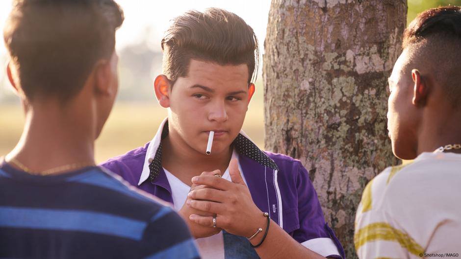 young people smoking cigarettes