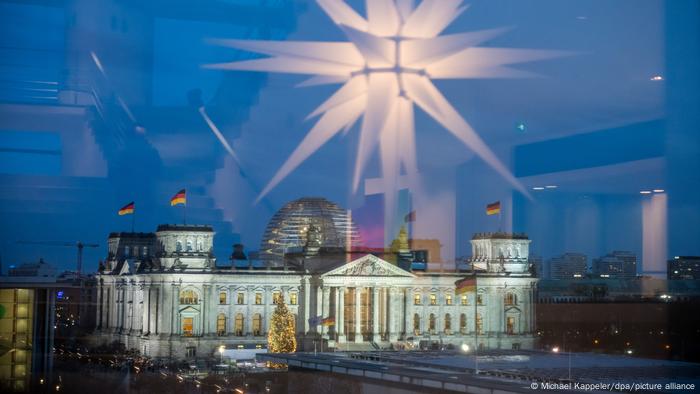 Sperrfrist: 31. Dezember 2022, 00:00 Uhr - Blick auf den Bundestag aus dem Kanzleramt 