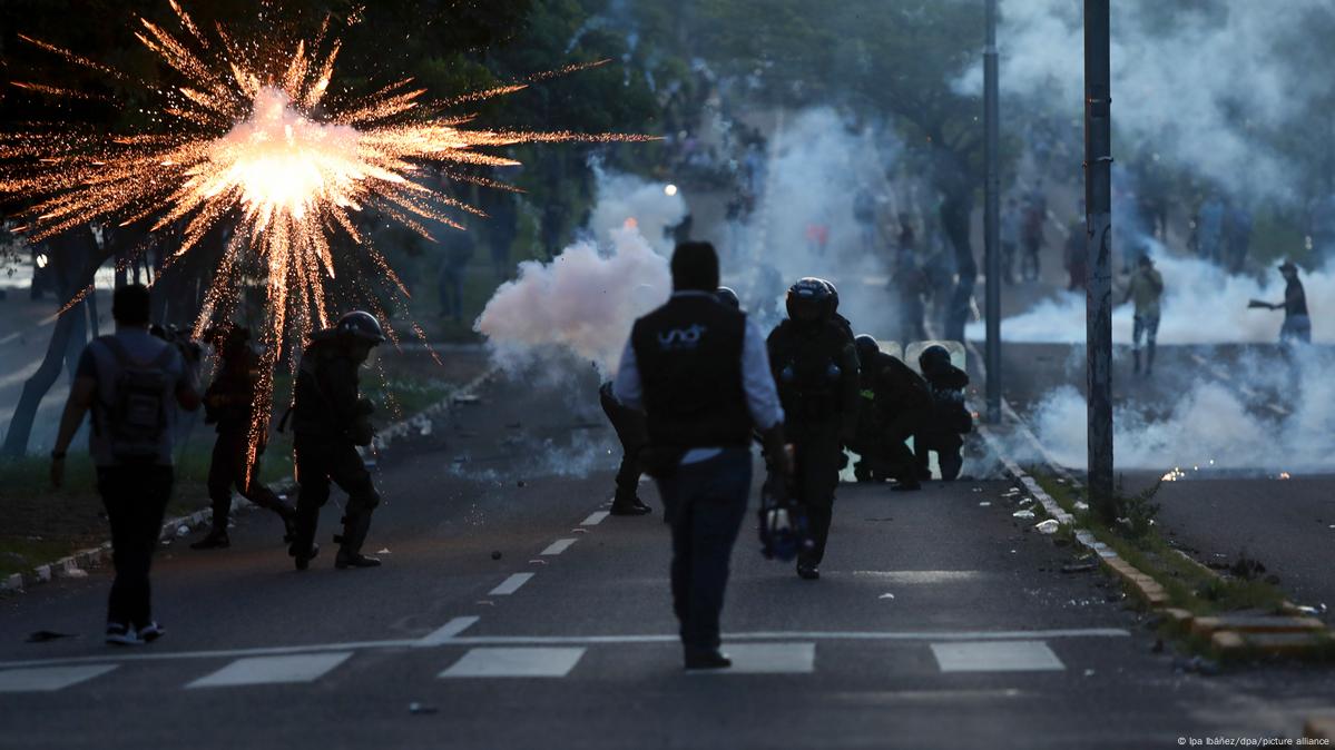 Milhares de bolivianos fazem protesto