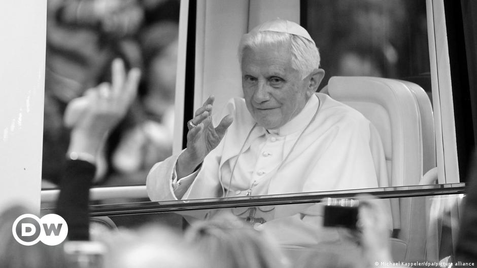 Politiker und Kirchenführer würdigen Papst Benedikt