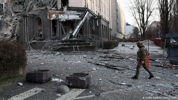 Nueva oleada de bombardeos en Ucrania deja al menos un muerto en Kiev |  ACTUALIDAD | DW | 31.12.2022
