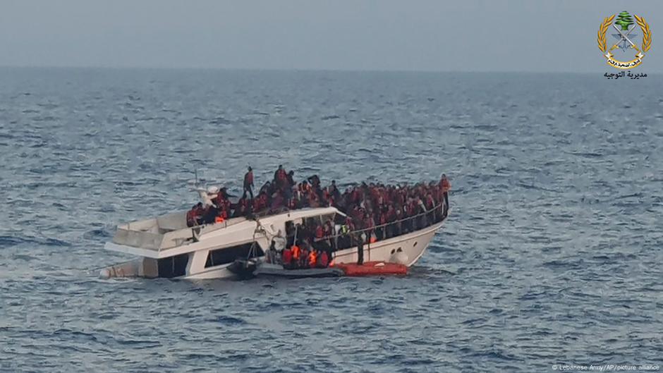 Barco se hunde en aguas de Indonesia, hay 61 desaparecidos – DW – 03/07/2025