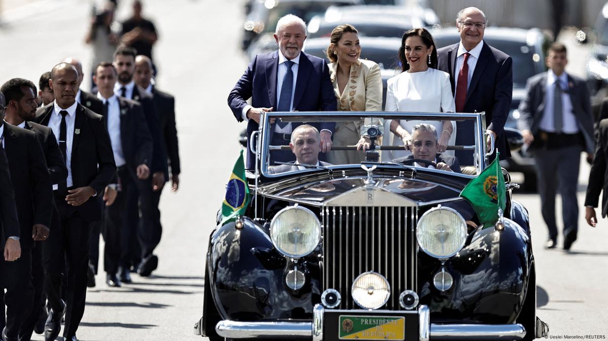 Lula toma posse para terceiro mandato como presidente do Brasil